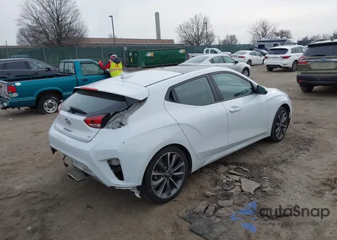 2021 Hyundai Veloster 2.0 Premium z USA, uszkodzony, nr VIN KMHTG6AF0MU032200
